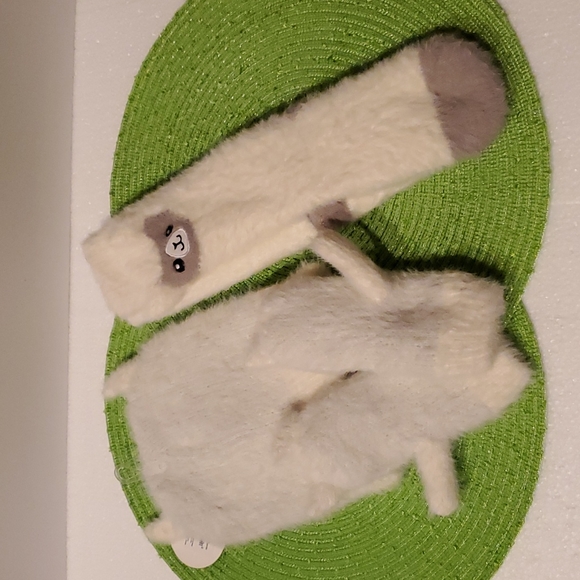 NWT LLAMA Hat, Mittens and Socks Set - Picture 2 of 5